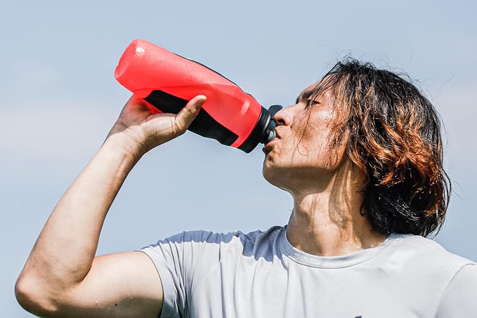 Under Armour 32oz Playmaker Squeeze Water Bottle | Squeeze