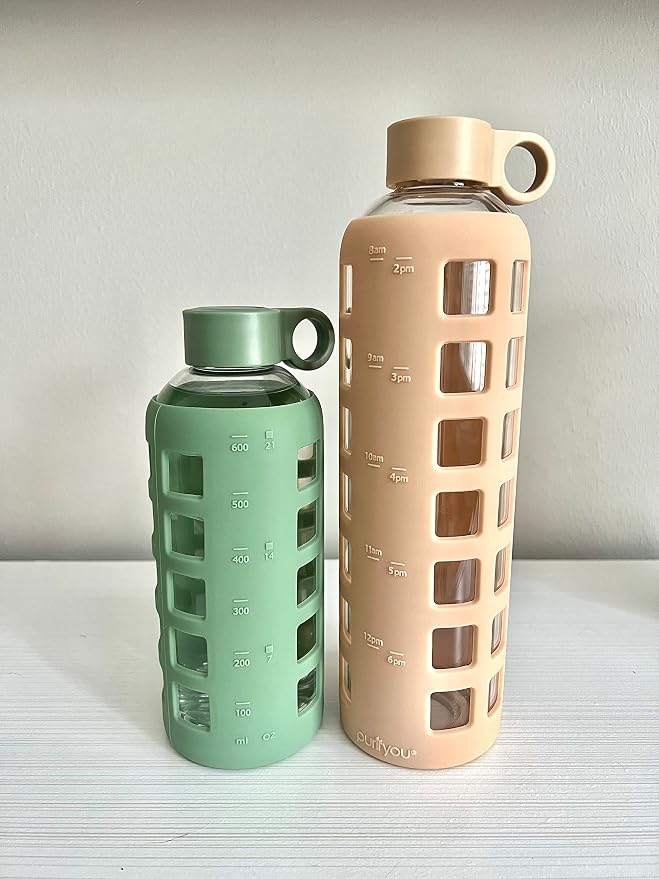 purifyou 40oz / 32oz / 22oz / 12oz Borosilicate Glass Water Bottle with Time & Volume Markers, Silicone Sleeve, Stainless Steel Lid | Reusable Glass Bottle for Water & Juice (22oz Shale Green)