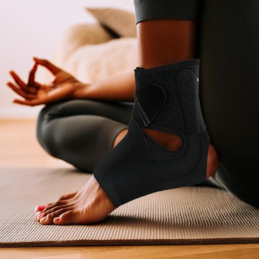 MUELLER Sports Medicine Comfort Flex Ankle Stabilizer, Ankle Pain Relief Support for Men and Women, Ideal for Sprains, Strains, Arthritis, Black, One Size Fits Most