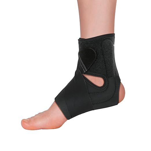 MUELLER Sports Medicine Comfort Flex Ankle Stabilizer, Ankle Pain Relief Support for Men and Women, Ideal for Sprains, Strains, Arthritis, Black, One Size Fits Most