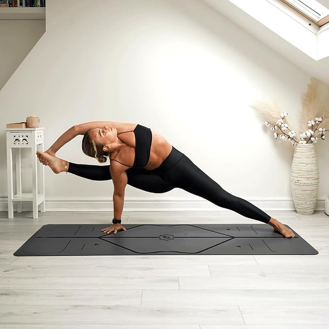 Liforme Classic Yoga Mat - Posture Alignment Design, Advanced Non-Slip Grip | Eco-friendly, Non-Toxic, Sweat-Resistant, long, wide, 4.2mm thick mat for comfort, recommended for Hot Yoga, Free Yoga Bag
