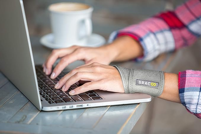 Bracoo Carpal Tunnel Wrist Brace with Compression Wrap | Adjustable Wrist Support Strap for Tendonitis, Arthritis, Pain Relief, Wrist Wrap for Left or Right Hand, WS10