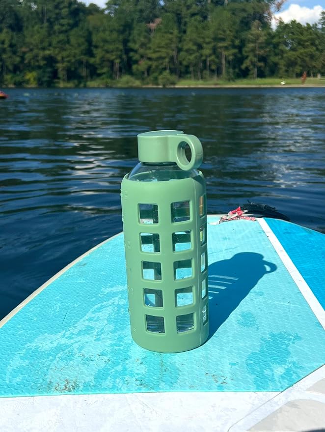 purifyou 40oz / 32oz / 22oz / 12oz Borosilicate Glass Water Bottle with Time & Volume Markers, Silicone Sleeve, Stainless Steel Lid | Reusable Glass Bottle for Water & Juice (22oz Shale Green)