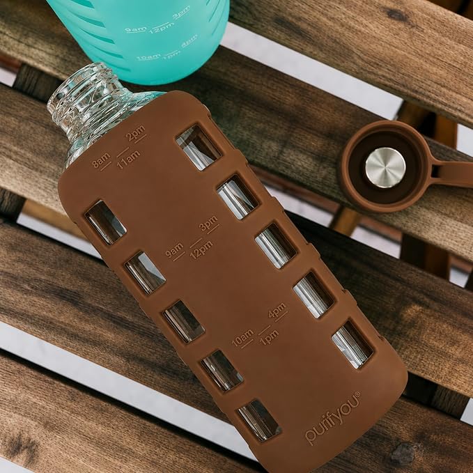 purifyou 40oz / 32oz / 22oz / 12oz Borosilicate Glass Water Bottle with Time & Volume Markers, Silicone Sleeve, Stainless Steel Lid | Reusable Glass Bottle for Water & Juice (22oz Earth Brown)