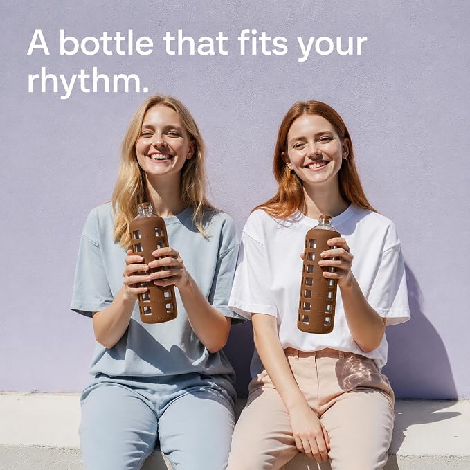 purifyou 40oz / 32oz / 22oz / 12oz Borosilicate Glass Water Bottle with Time & Volume Markers, Silicone Sleeve, Stainless Steel Lid – Reusable Glass Bottle for Water & Juice (32oz Earth Brown)